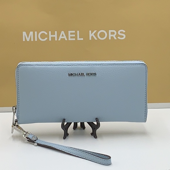 MICHAEL KORS LARGE TRAVEL CONTINENTAL WRISTLET WALLET PALE OCEAN COLOR - Picture 2 of 14